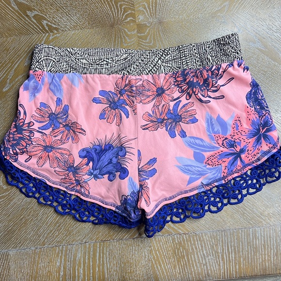 MAAJI Beach Cover-Up Short M - Picture 9 of 9